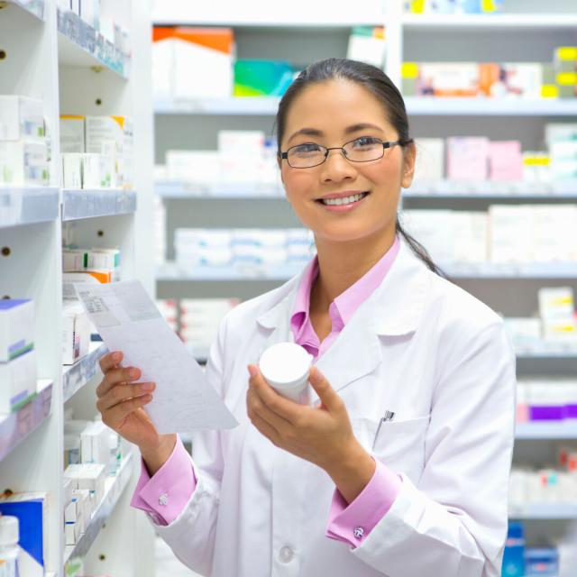 What are the alternative careers for pharmacists in Australia?