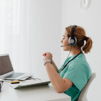 Deliver healthcare services remotely: a guide to becoming a telehealth nurse in Australia 